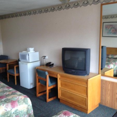 Weber Inn Китченер Экстерьер фото
