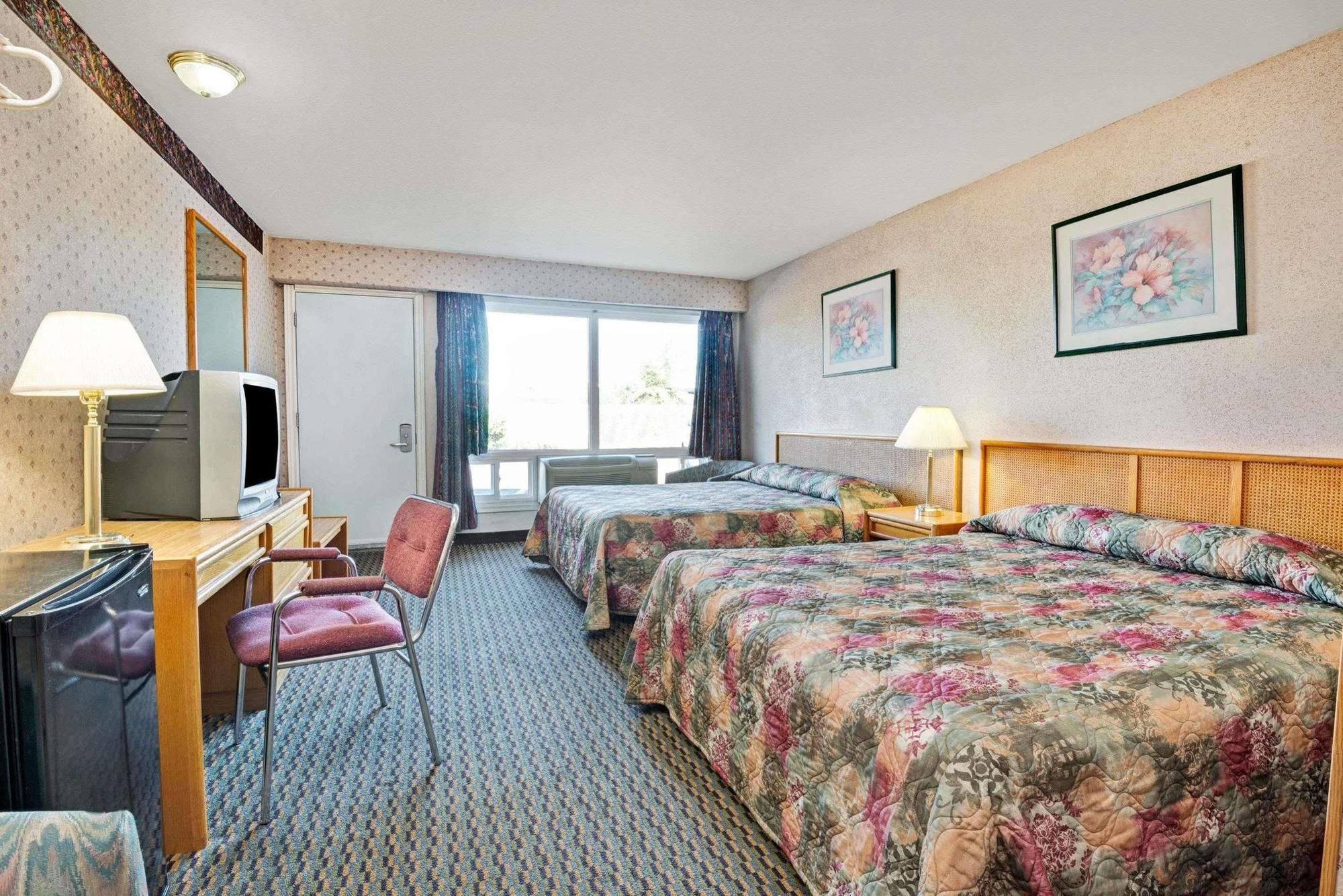 Weber Inn Китченер Экстерьер фото